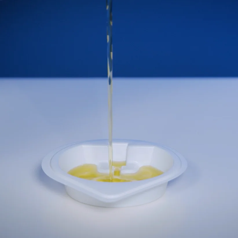 Autotest de la fonction rénale Patris Health – étape 1, échantillon d’urine recueilli dans la coupelle